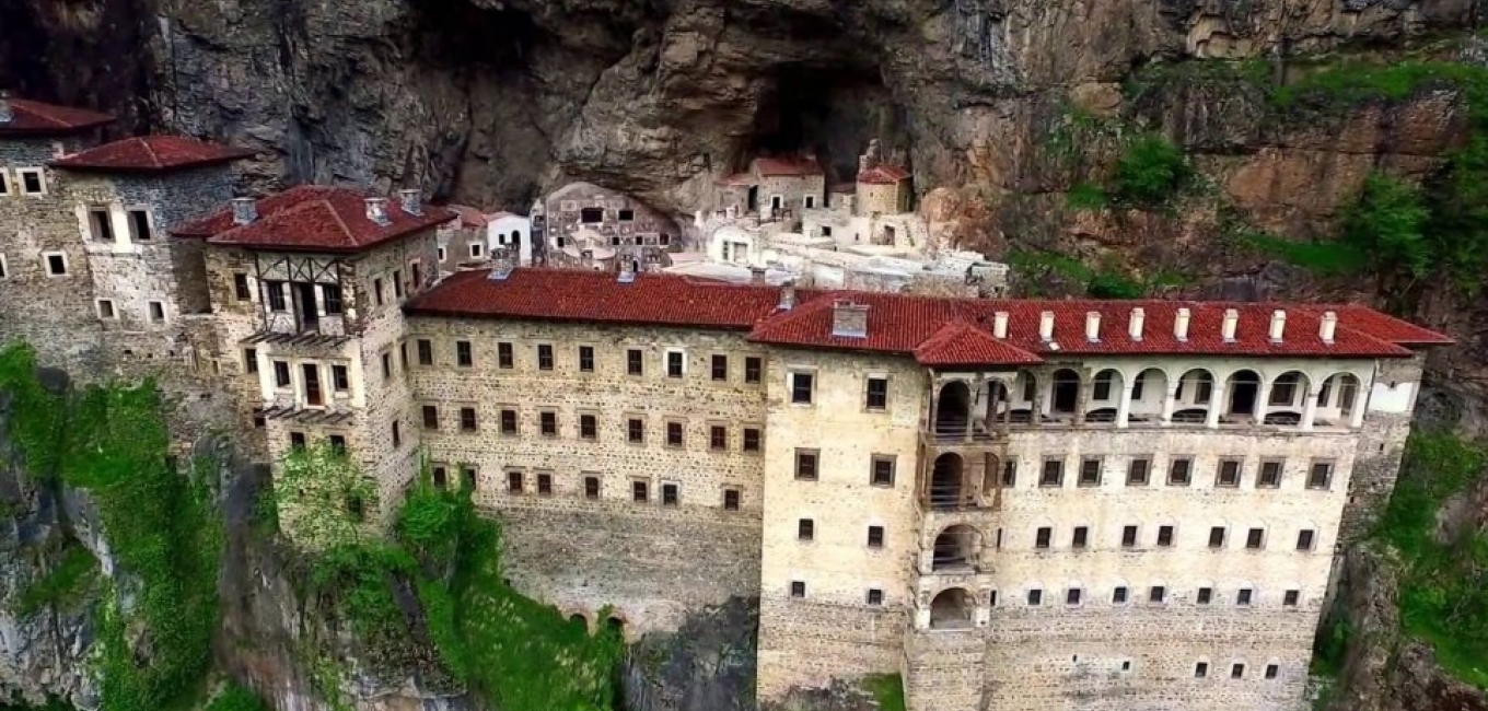 Για την βεβήλωση του ιερού ναού της Παναγίας Σουμελά