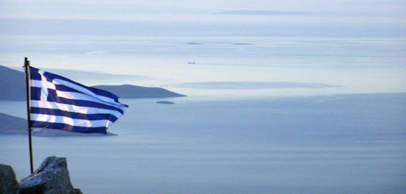 Η Σημαία, κατέχει, μαζί με τη θρησκευτική πίστη, ξεχωριστή θέση στην ιστορία, στη ψυχή και την ύπαρξη του Ελληνικού λαού.