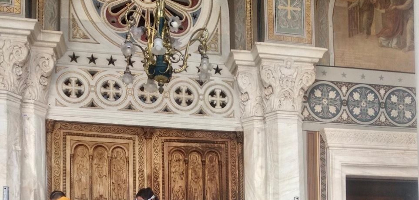 Συντηρείται η πύλη του Μητροπολιτικού ναού Αθηνών