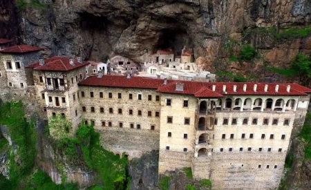 Για την βεβήλωση του ιερού ναού της Παναγίας Σουμελά