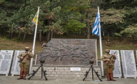 ΠΡΟΣΚΥΝΗΜΑΤΙΚΗ ΕΚΔΗΛΩΣΗ  ΣΤΟ ΜΝΗΜΕΙΟ ΙΠΠΙΚΟΥ ΣΤΟ ΜΕΤΣΟΒΟ
