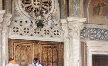 Συντηρείται η πύλη του Μητροπολιτικού ναού Αθηνών