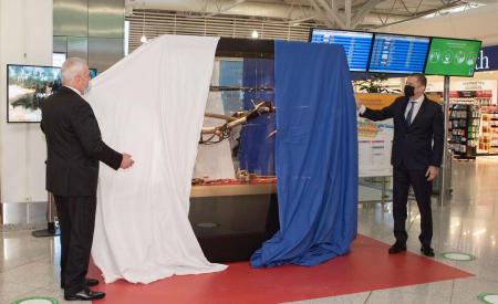 Εγκαίνια Έκθεσης του Πολεμικού Μουσείου στον Διεθνή Αερολιμένα Αθηνών «Ελευθέριος Βενιζέλος» από τον ΥΦΕΘΑ Αλκιβιάδη Στεφανή PreviousNext Ο Υφυπουργός Εθνικής Άμυνας Αλκιβιάδης Στεφανής εγκαινίασε, τη Δευτέρα 25 Ιανουαρίου 2021, έκθεση 